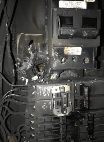 Beschädigtes elektrisches Bedienfeld